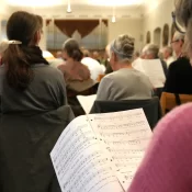 Probe des Gesamtchors im Musiksaal